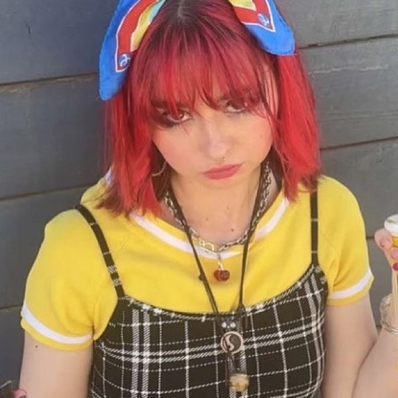 Meet your Posher, Alice - Picture 1 of 1